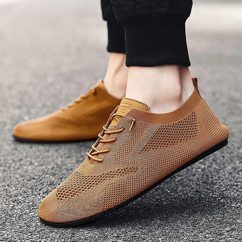 Sneakers uomo casual con lacci per stile versatile. Scarpe leggere traspiranti, perfette per comfort e moda.