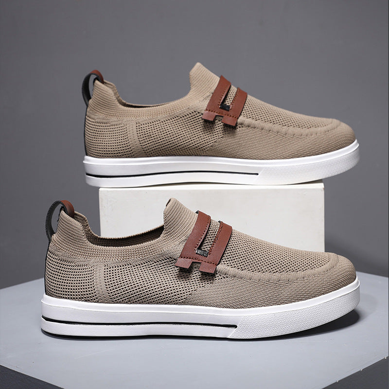 Scarpe uomo slip-on beige, traspiranti e ultra leggere per il massimo comfort quotidiano.