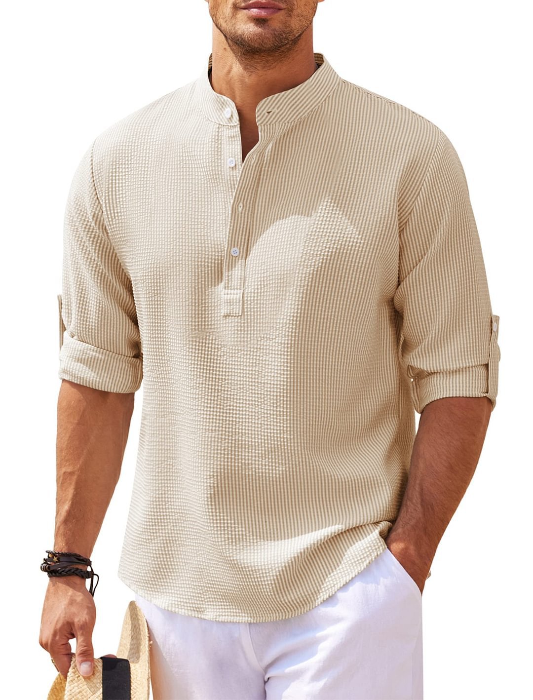 Camicia uomo a maniche lunghe classica, con bottoni. Ideale per stile casual o smart casual versatile.