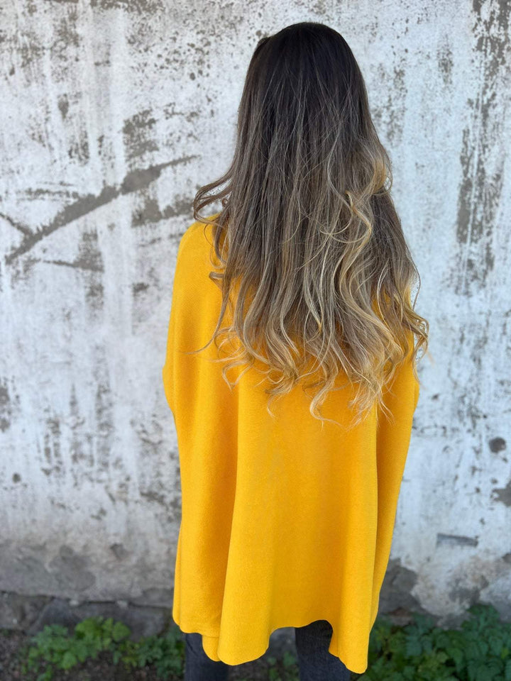 Maglione casual donna oversize, scollo a V, comodo e trendy per un outfit moda autunno/inverno.