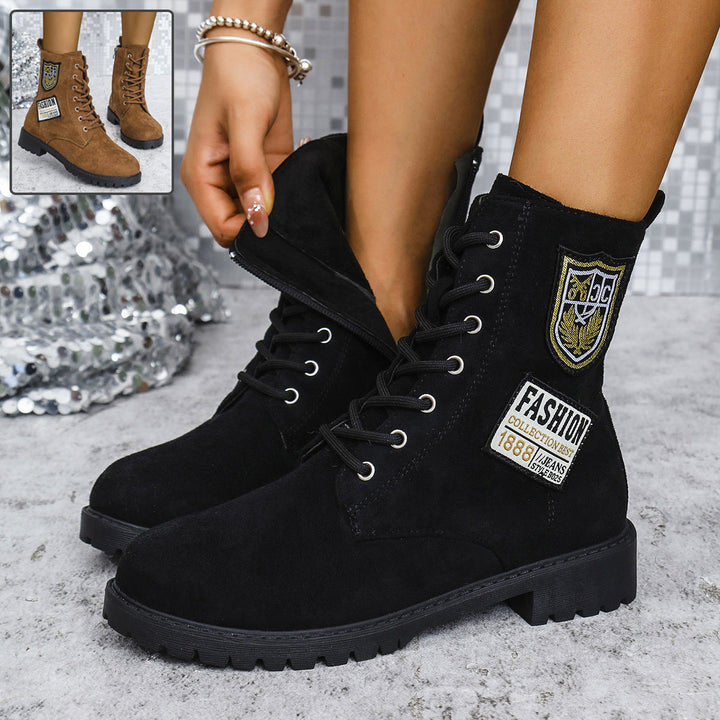 Scarpe donna invernali stile Martin con lacci, neri, offrono comfort e stile per la moda donna di stagione.