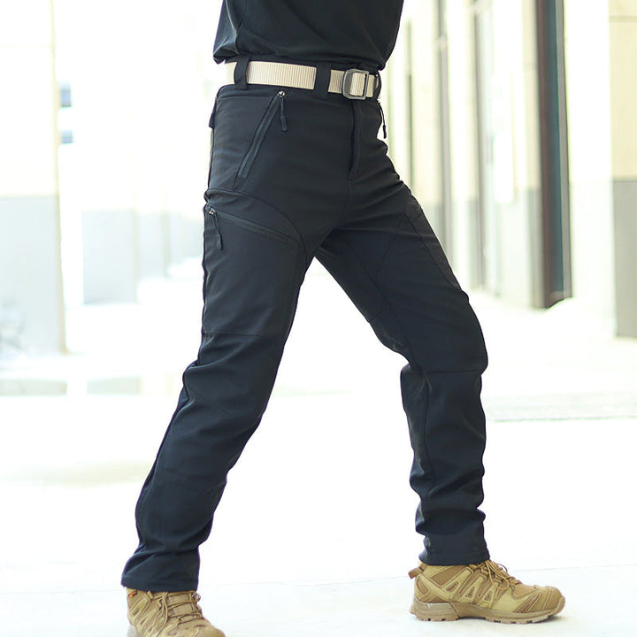 Pantaloni cargo uomo tattici neri, resistenti e pratici con molte tasche. Ideali per lavoro, avventura e outdoor.