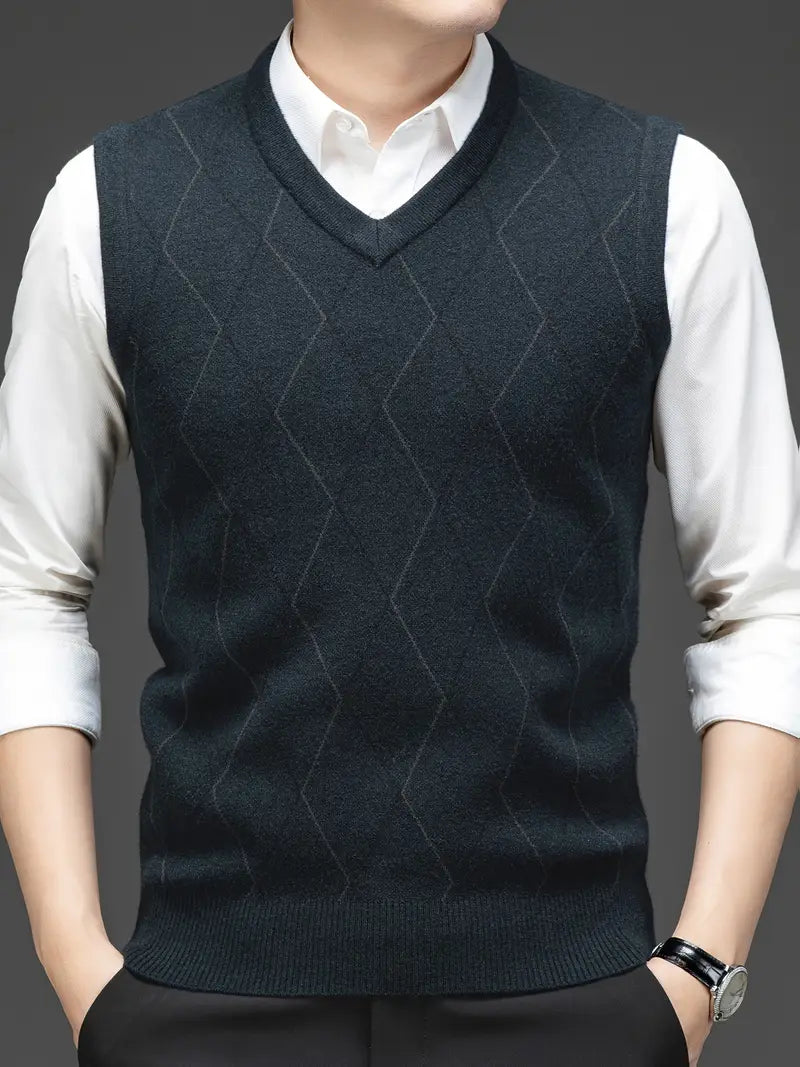 Gilet uomo elegante slim fit con scollo a V, perfetto per outfit ufficio e look maschili raffinati.