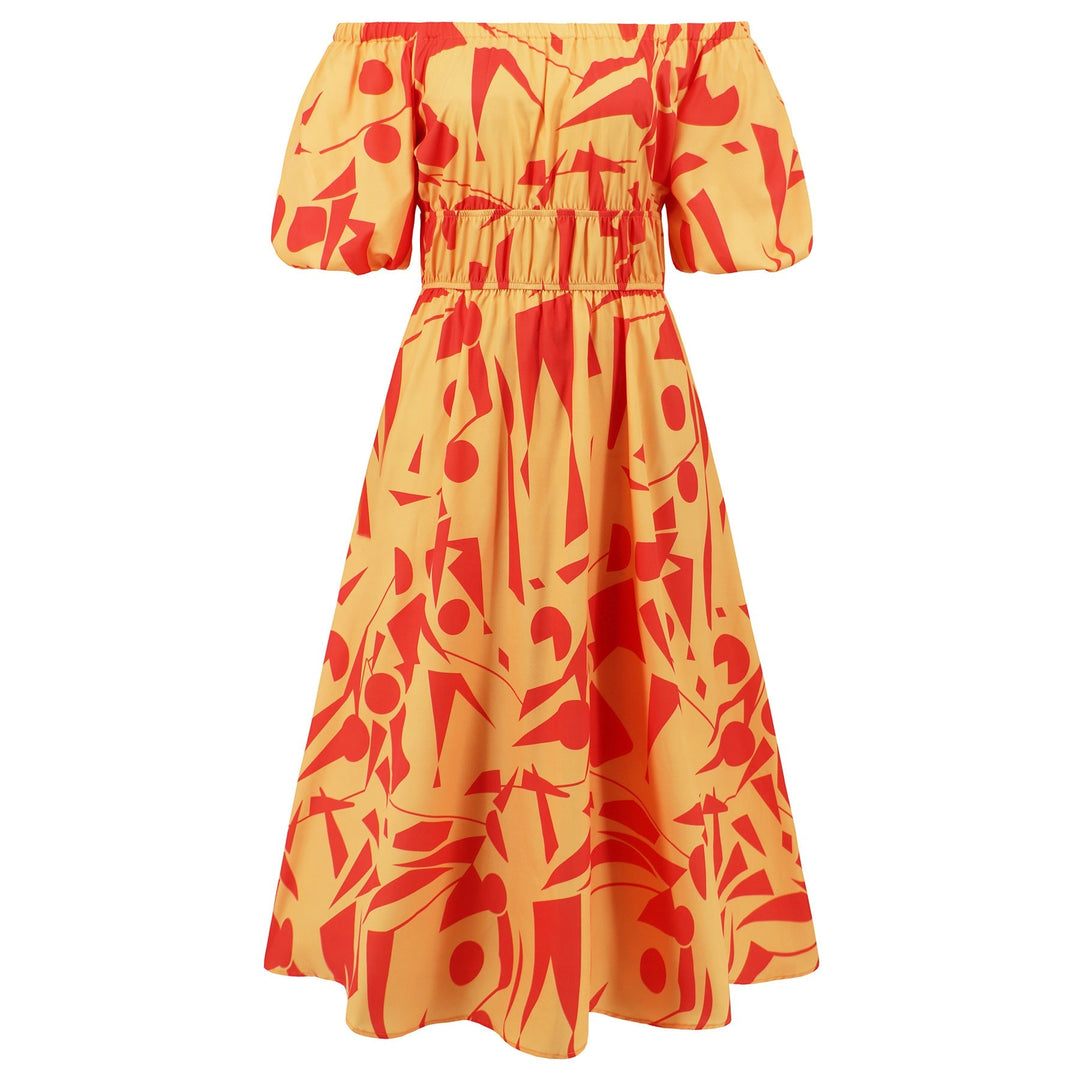 Modella che indossa un abito donna midi monospalla con elegante plissettatura per uno stile sofisticato.