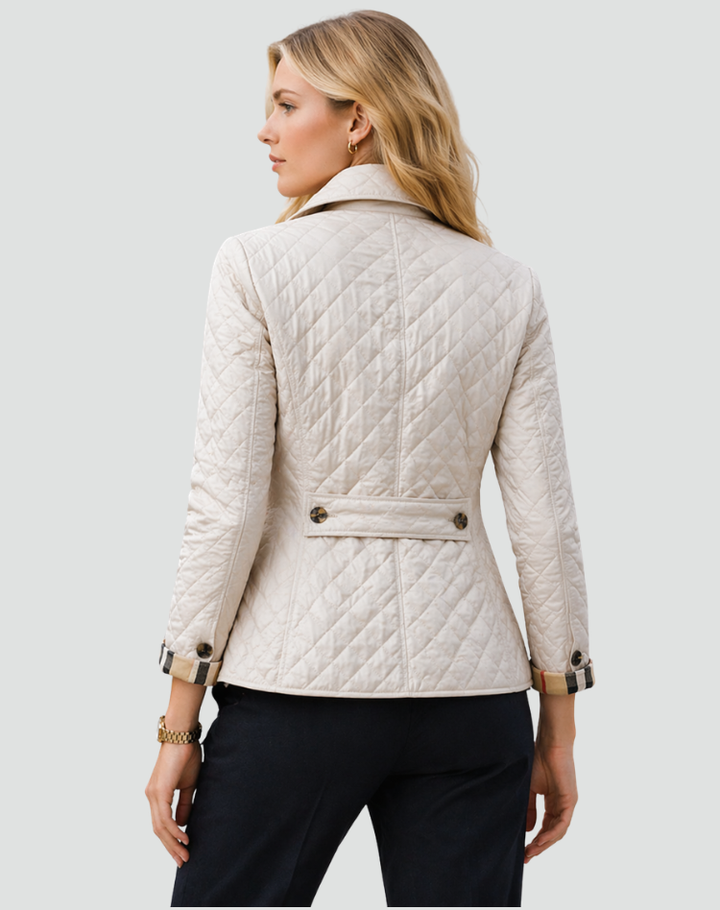 Outwear donna elegante e pratico: giacca trapuntata con colletto classico e bottoni a vista.