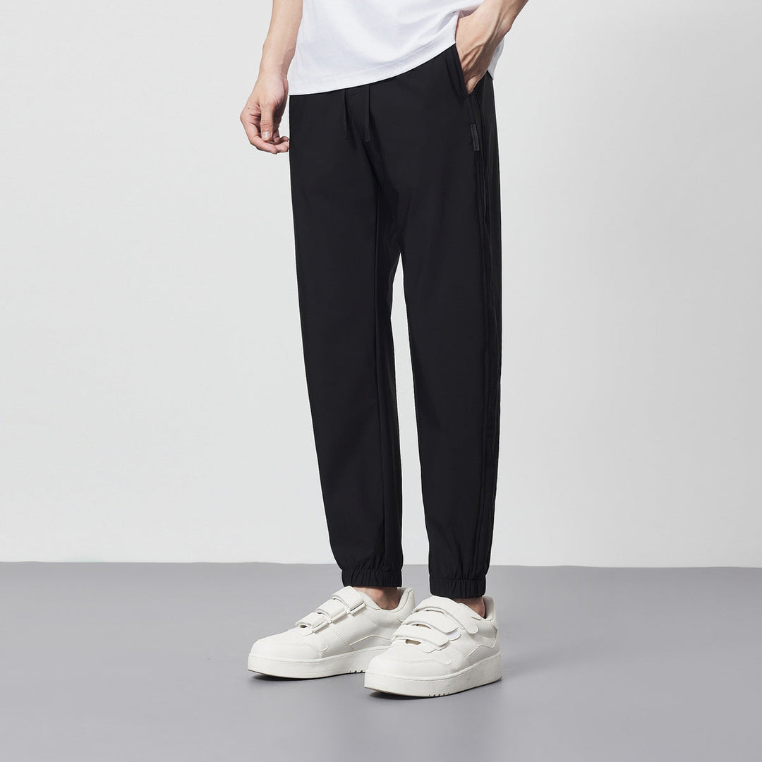 Pantaloni uomo estivi cropped alla caviglia con coulisse, leggeri e comodi per un look casual streetwear.