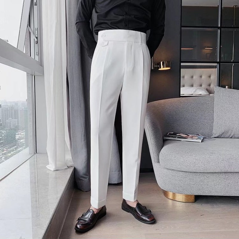 Pantaloni uomo slim fit a gamba dritta, ideali per look eleganti e casual, versatili autunno/primavera.