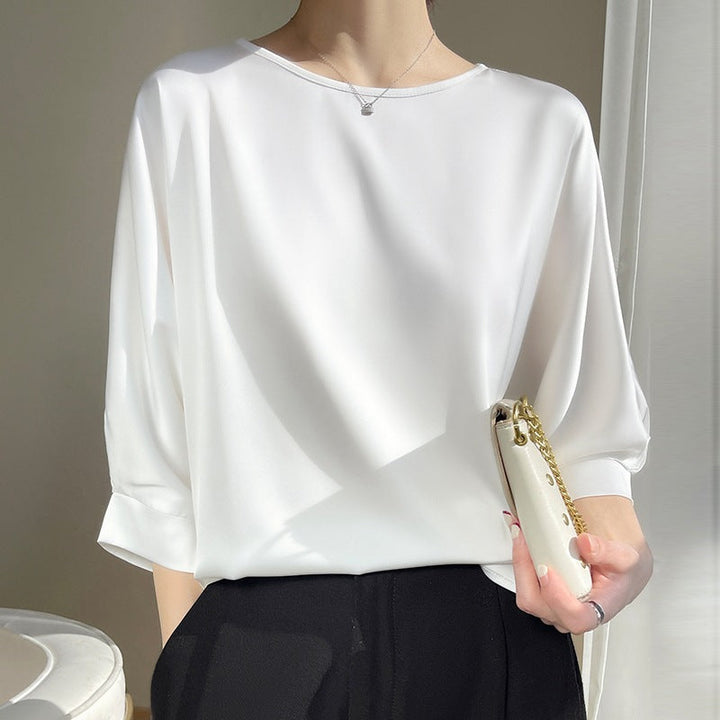 Blusa da donna versatile, scollo tondo. Ideale per un look casual chic o elegante in estate.