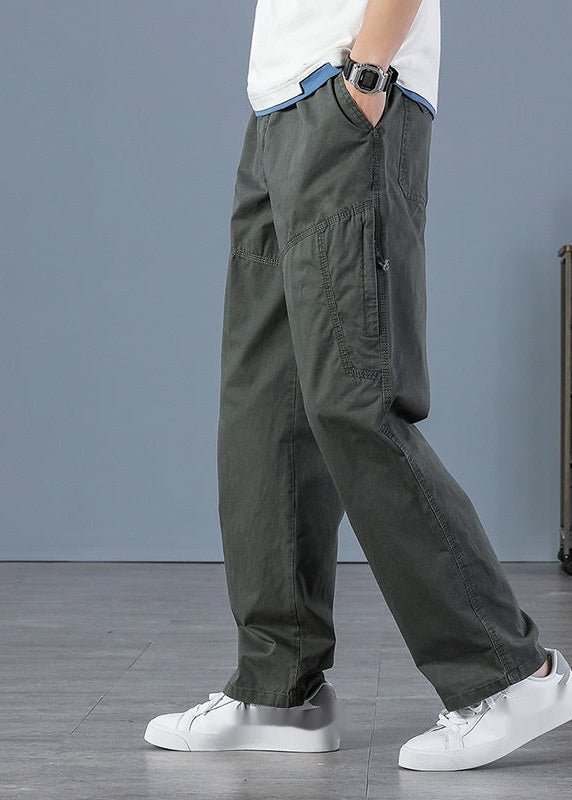 Pantaloni cargo uomo con molteplici tasche funzionali e coulisse per una vestibilità regolabile, ideali per streetwear.