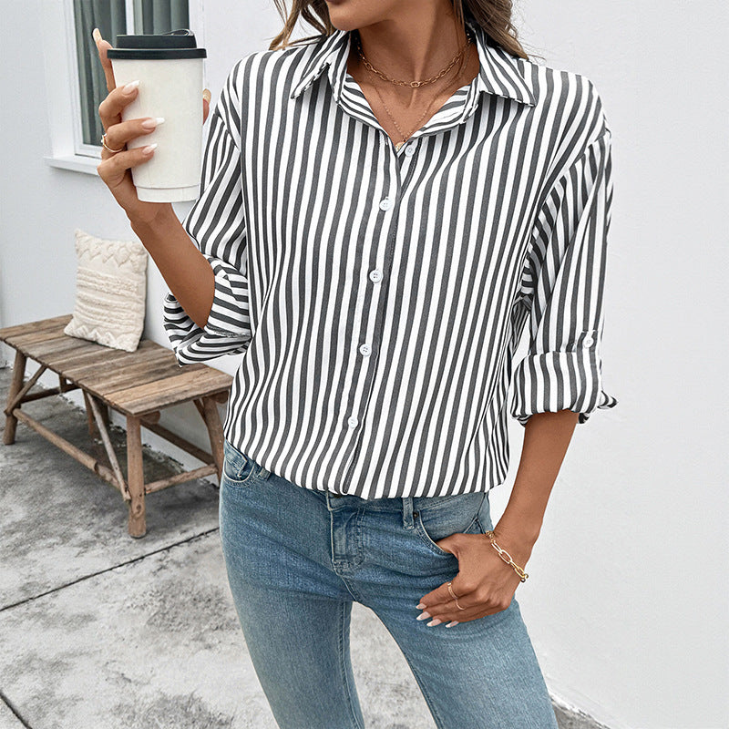 Camicia moda donna a manica lunga a righe, con bottoni. Stile casual ed elegante per ogni occasione versatile.