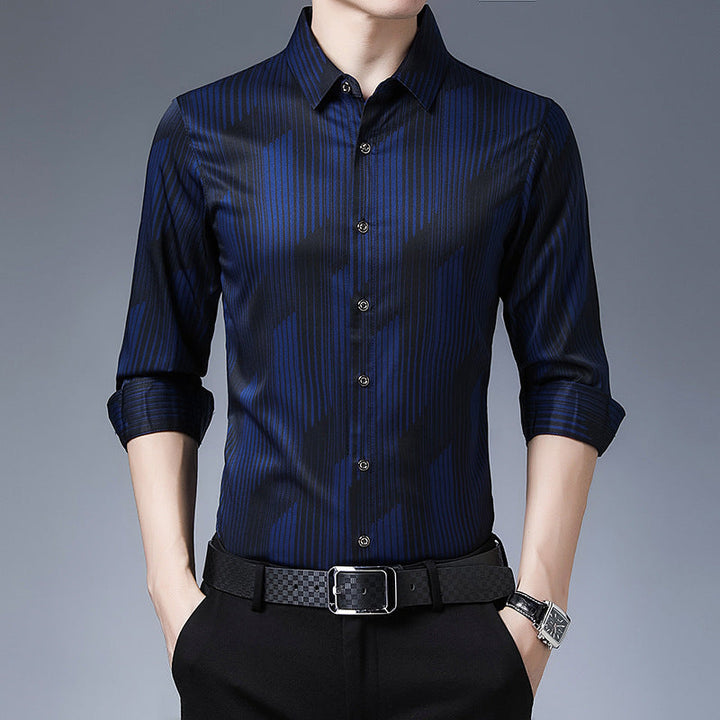 Camicia elegante da uomo a maniche lunghe, vestibilità regolare, perfetta per la moda maschile classica.