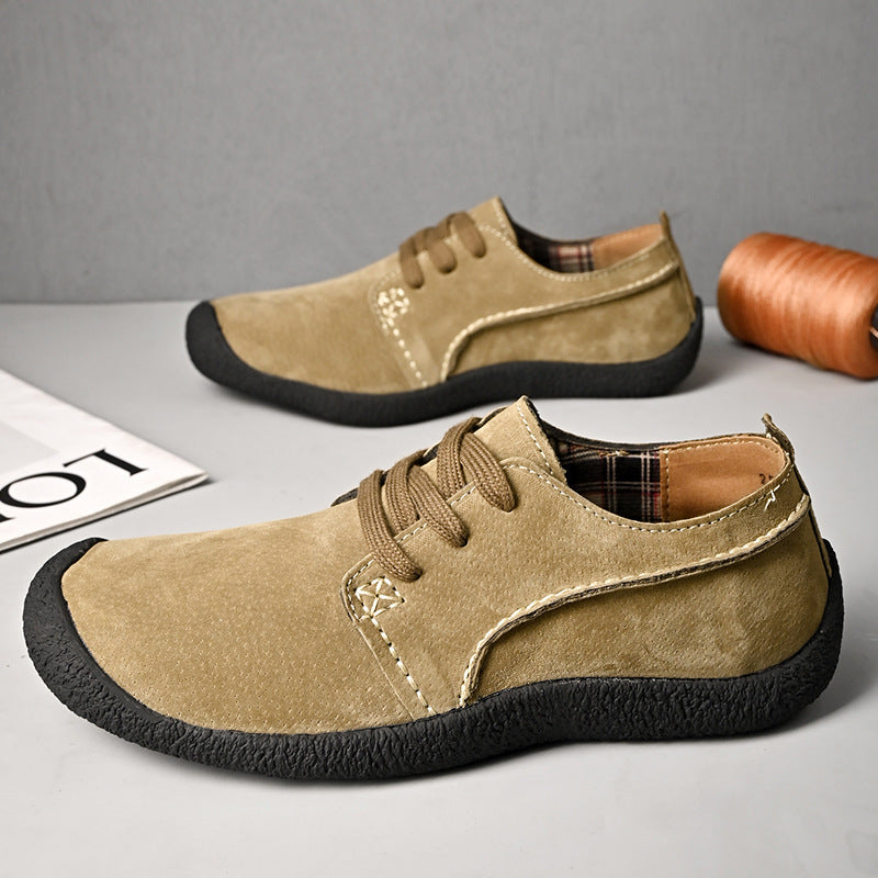 Scarpe uomo comfort per attività outdoor e passeggio. Calzature sportive e antiscivolo, ideali per ogni percorso.