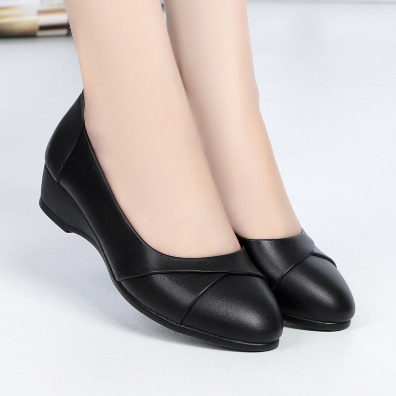 Scarpe donna basse primavera, comode e casual, con punta tonda e tacco basso. Facili da indossare slip-on.