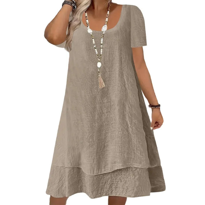 Abito donna con vestibilità ampia, collo rotondo e maniche corte, perfetto per un look comodo e alla moda.