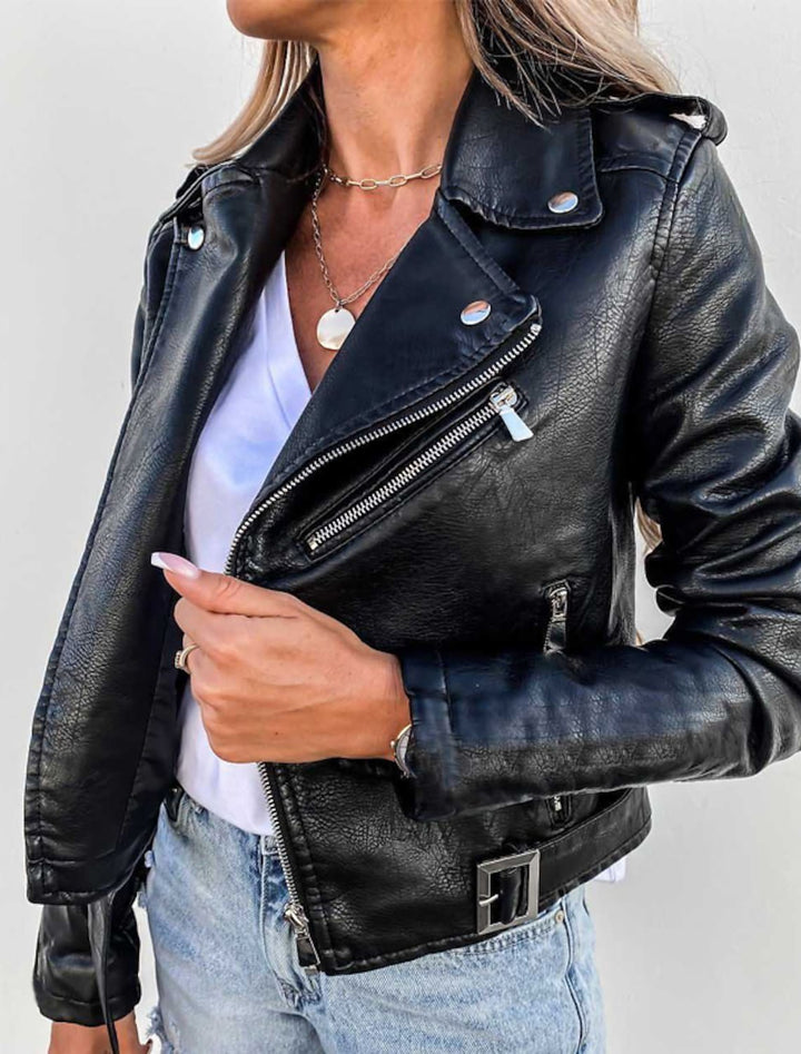 Giacca biker donna nera, versatile ed elegante, con collo alto e cerniera per autunno e primavera.