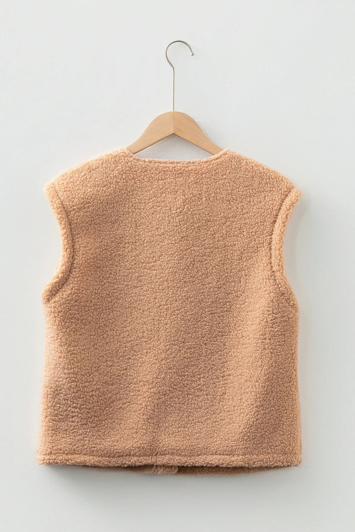 Gilet donna teddy beige con bottoni, senza maniche. Ideale per strati aggiuntivi e stile versatile.