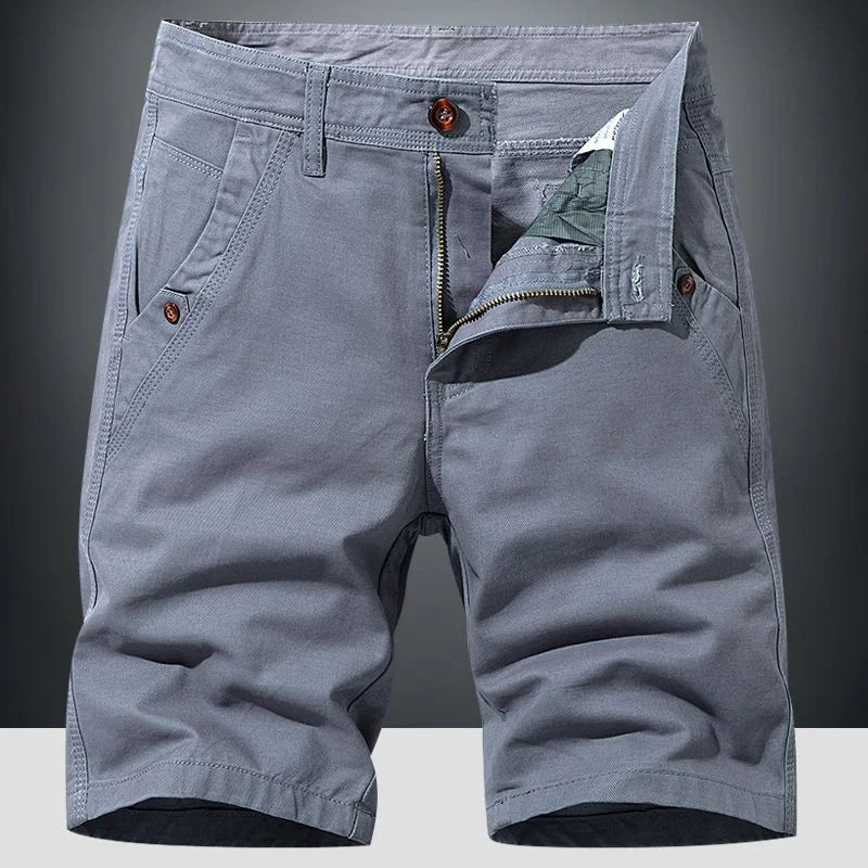 Pantaloncini chino uomo workwear robusti, ideali per comfort casual estivo e moda uomo pratica.