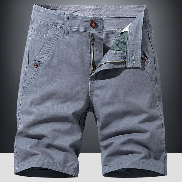 Pantaloncini chino uomo workwear robusti, ideali per comfort casual estivo e moda uomo pratica.