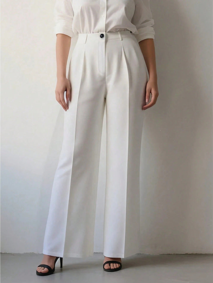 Pantaloni donna vita alta a gamba dritta, eleganti e versatili per look casual o da ufficio. Vestibilità comoda.