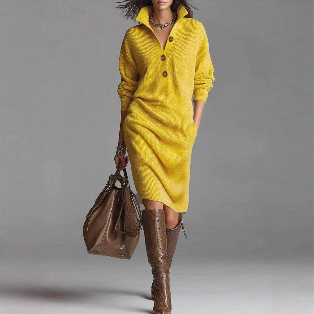 Abito in maglia da donna con scollo a V profondo, bottoni frontali, maniche lunghe. Design lungo e versatile.
