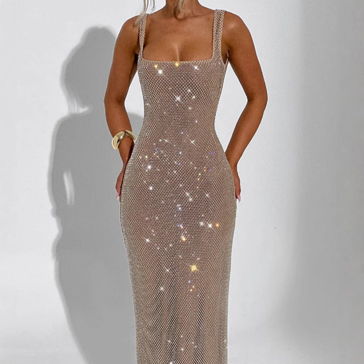 Vestito da sera aderente con top a paillettes e sofisticati dettagli in rete, ideale per occasioni speciali.