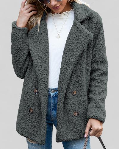 Cappotto donna per taglie comode, elegante e versatile, offre comfort e stile impeccabile.
