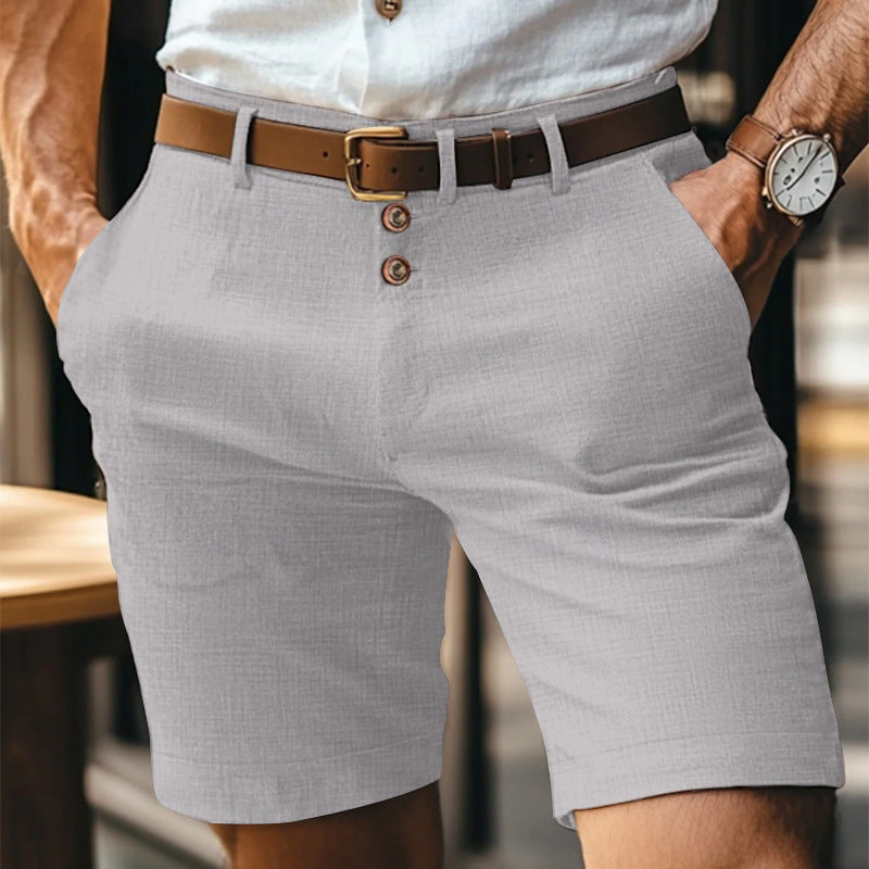 Pantaloncini estivi uomo con dettagli: tasche pratiche e tessuto leggero per massimo comfort.