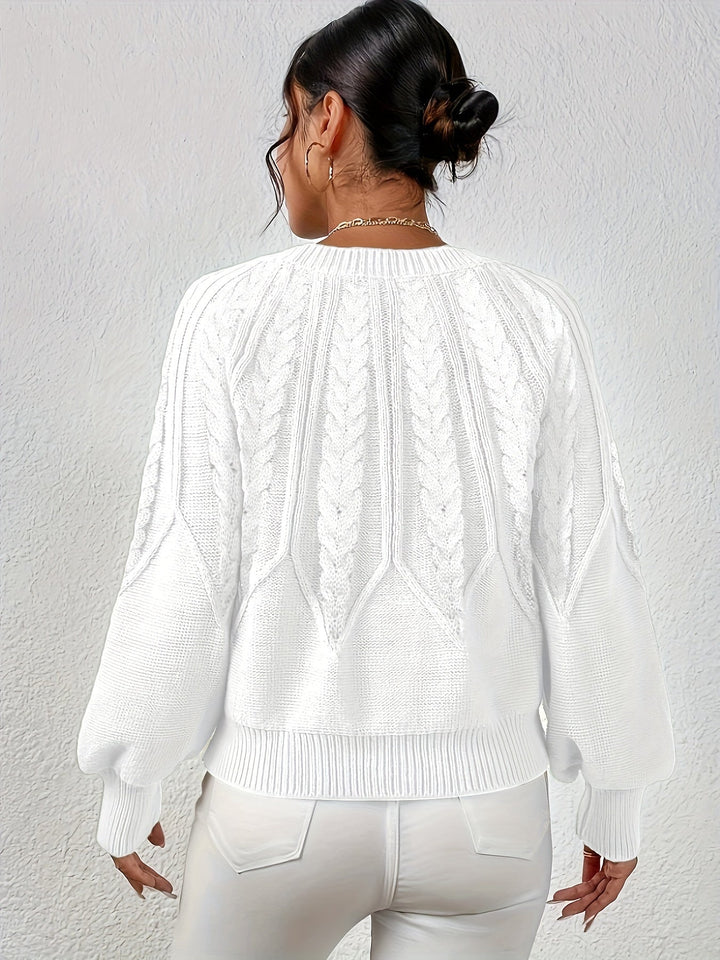 Maglia donna elegante, trecce e maniche a palloncino. Stile senza tempo per l'inverno.