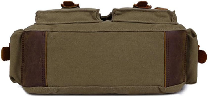 Dettaglio borsa messenger verde da uomo per laptop, offre praticità quotidiana e stile discreto.