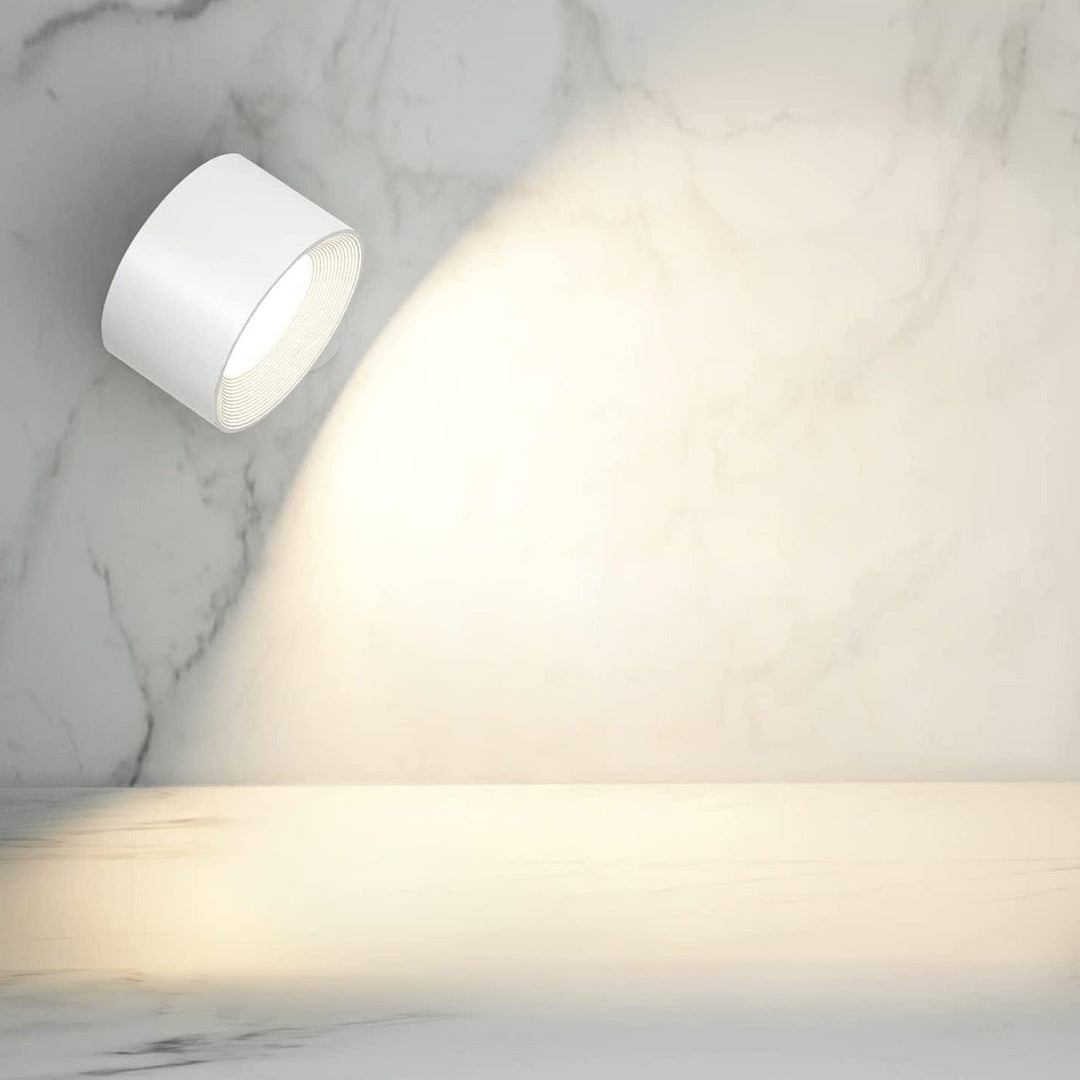Lampada da parete LED wireless magnetica, ricaricabile, orientabile 360°, perfetta per ogni ambiente interno.