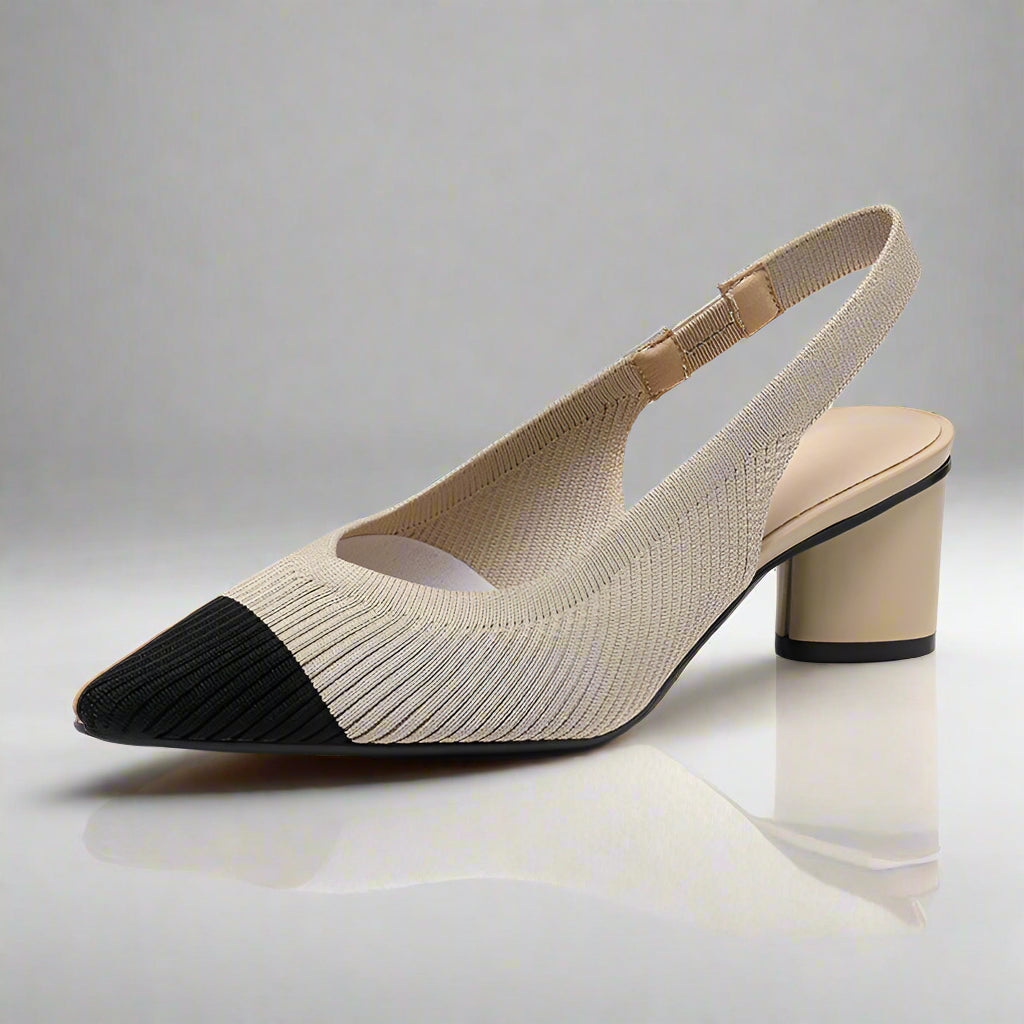 Dettaglio del tacco quadrato stabile di queste scarpe a punta da donna, per comfort e sicurezza.