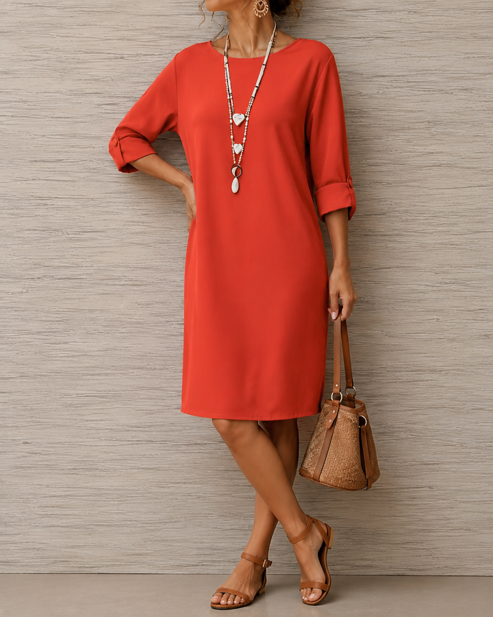 Tunica donna primaverile con vestibilità comoda, tasche. Design versatile per un look moderno e funzionale.
