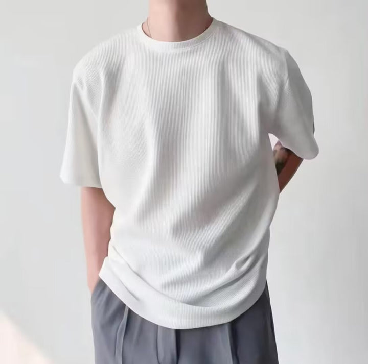 T-shirt uomo estiva casual, ideale per look freschi e versatili con maniche corte.