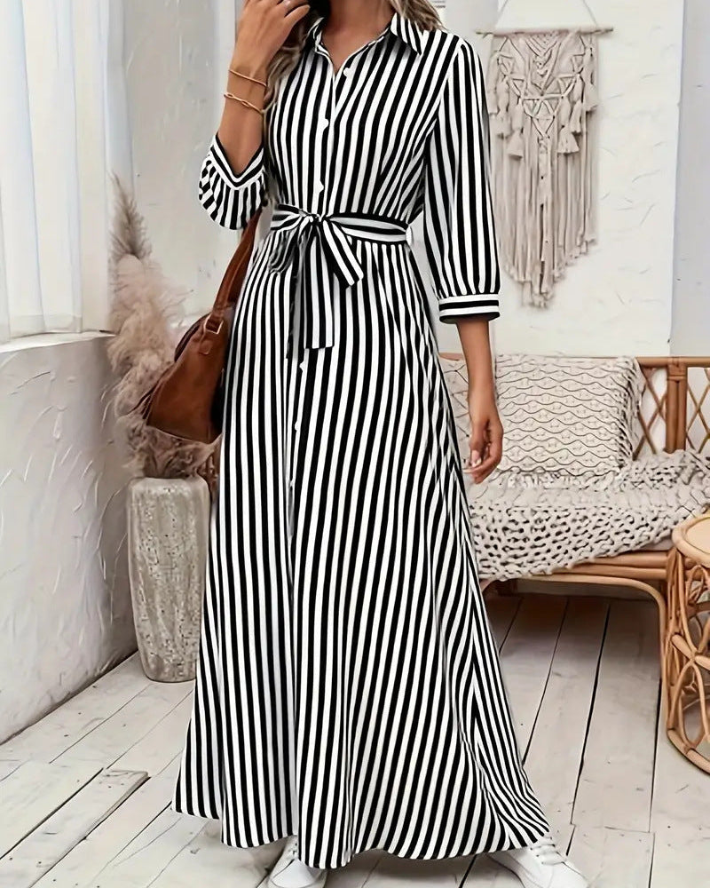 Abito camicia donna a righe, con pratici bottoni frontali e colletto a rever, perfetto per un outfit elegante.