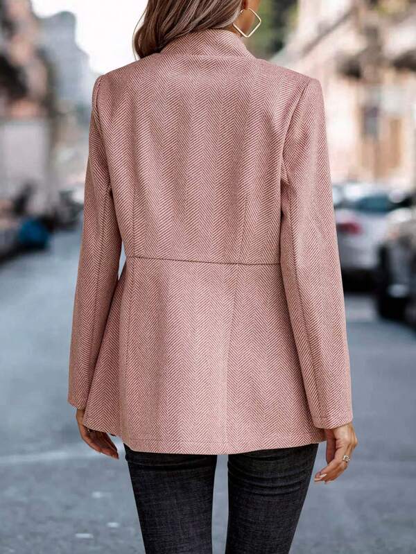 Giacca blazer donna rosa pastello, design moderno, maniche lunghe. Abbigliamento femminile chic, perfetto per ogni occasione.