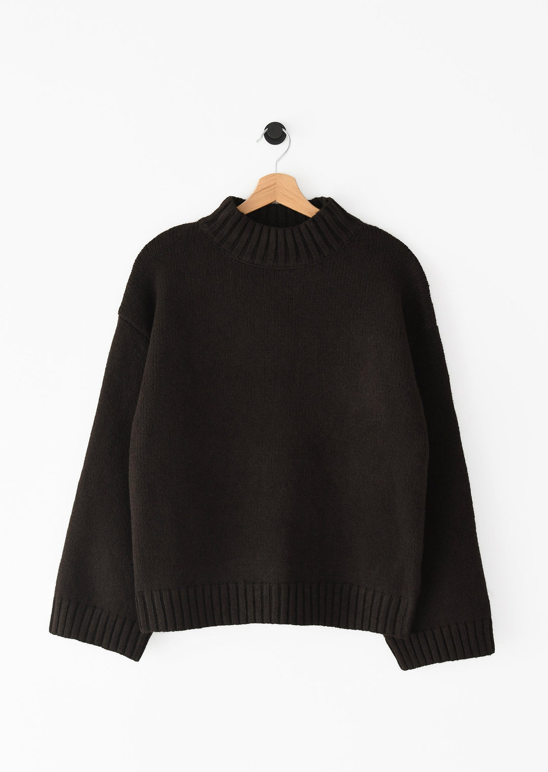 Comfort e stile: maglione donna a collo alto, vestibilità dritta, ideale per outfit eleganti e casual chic invernali.