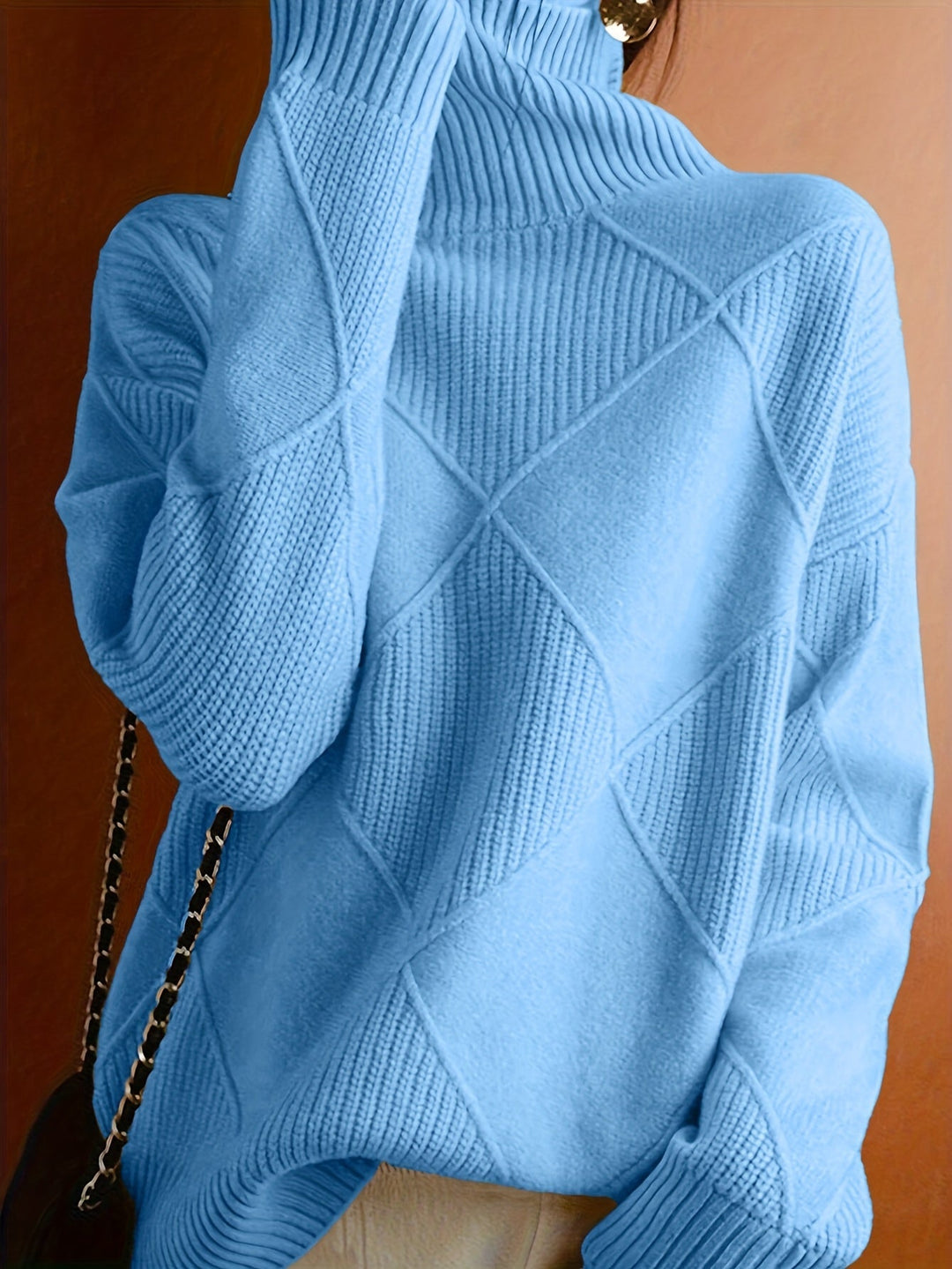 Maglione collo alto donna, disponibile in vari colori per la moda versatile autunno/inverno.