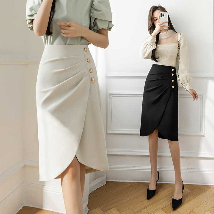 Versatile gonna midi plissettata donna con spacco, adatta per un look elegante o casual, primavera ed estate.