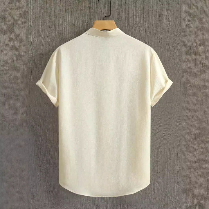 Camicia uomo manica corta estiva, tessuto leggero tinta unita. Vestibilità comoda ideale per giornate calde.
