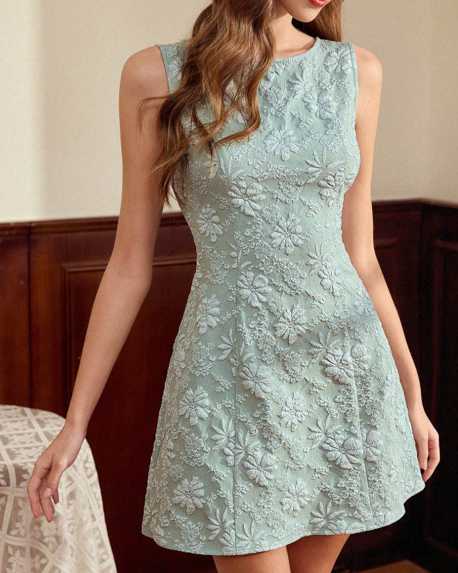 Abito midi donna jacquard con trama raffinata, ideale per serate estive e cerimonie, esalta la figura con stile.