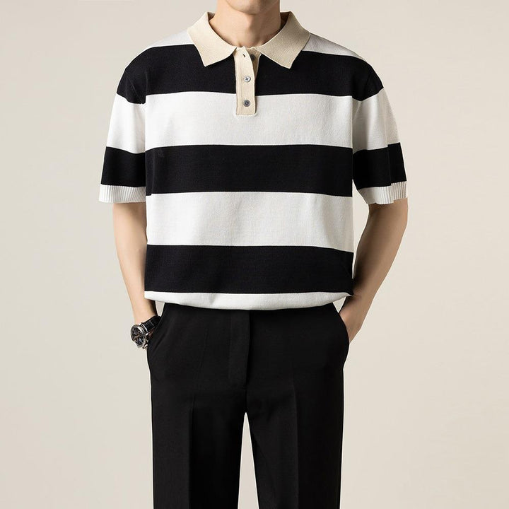 Polo uomo elegante a righe estive, maniche corte. Modello slim fit, perfetto per uno stile moderno e raffinato.