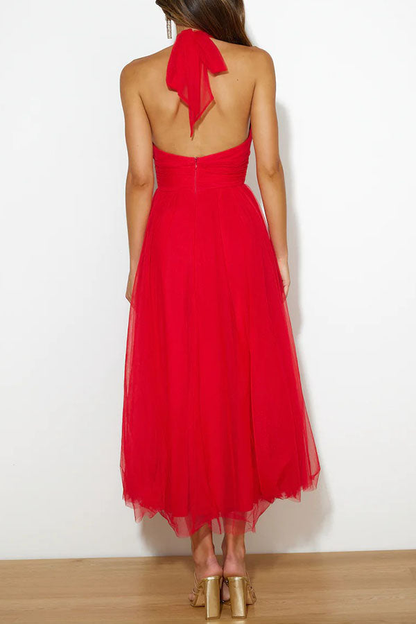 Abito da cerimonia midi, scollo all'americana, eleganza senza tempo per la donna.
