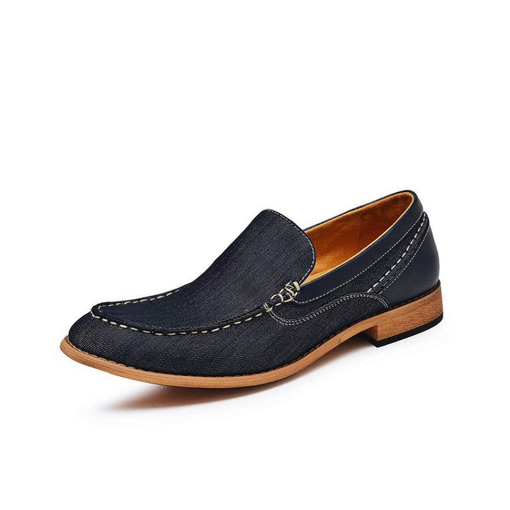 Calzature uomo business blu senza lacci, punta tonda con tacco basso. Offrono comfort elegante. Scarpe slip-on moda maschile.