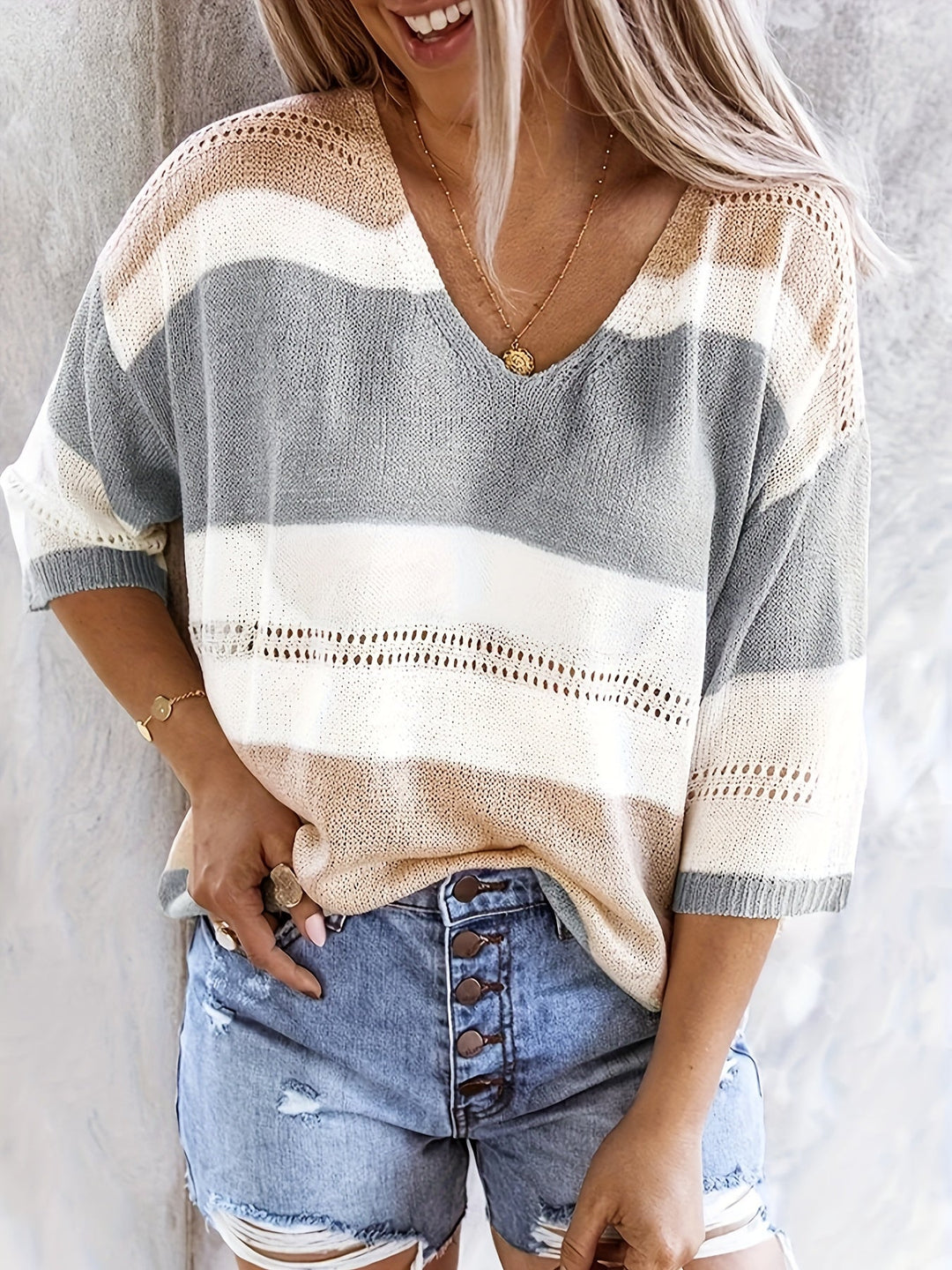 Maglione donna dal tessuto leggero e morbidissimo, per comfort e stile raffinato.