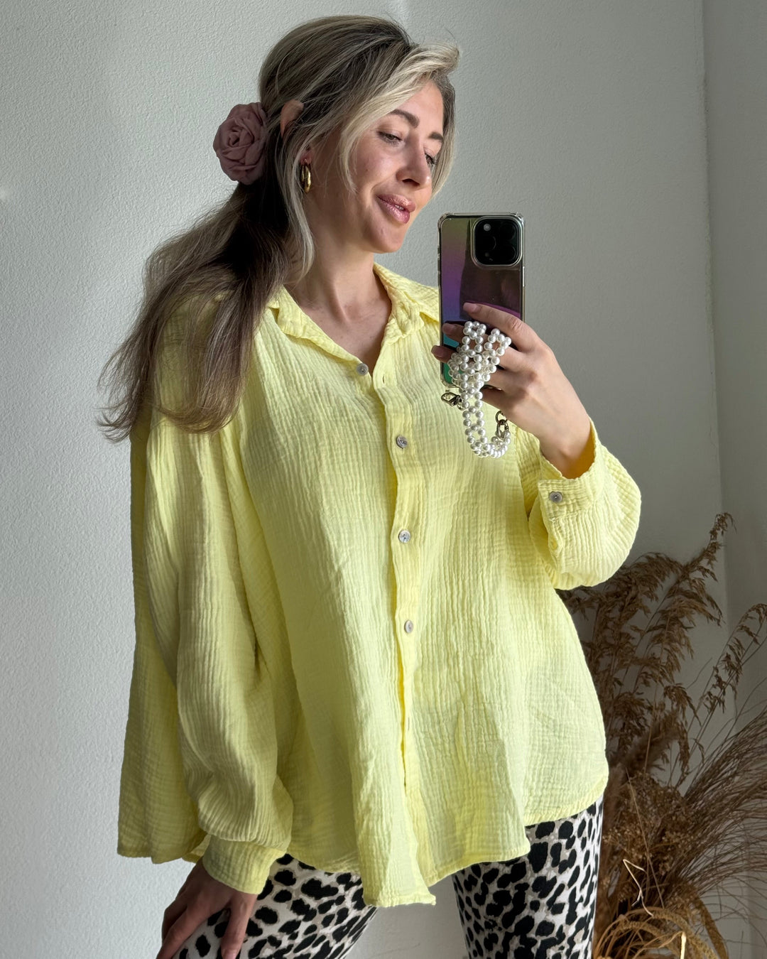 Blusa oversize donna giallo chiaro, maniche lunghe, vestibilità rilassata per un look casual e confortevole.