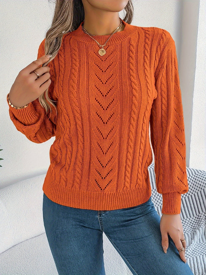 Maglione da donna kaki, a trecce. Girocollo, maniche lunghe. Stile confortevole e chic.