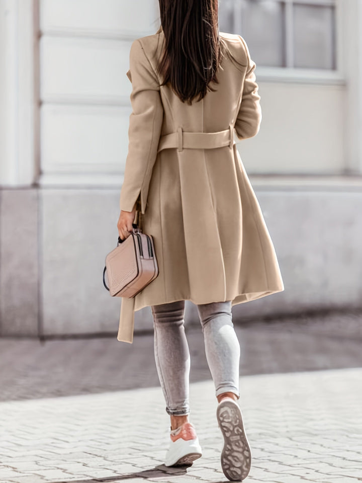Trench classico lungo donna, capo versatile e chic per l'eleganza femminile in ogni stagione.