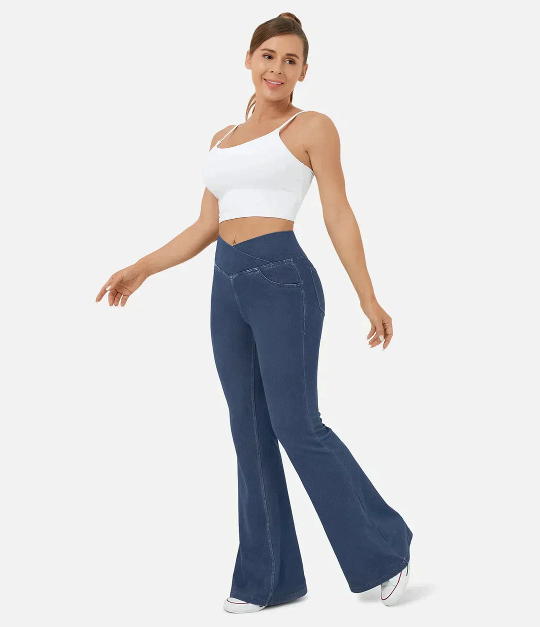 Jeans bootcut da donna a vita alta, elasticizzati, con tasche, perfetti per look casual e chic.