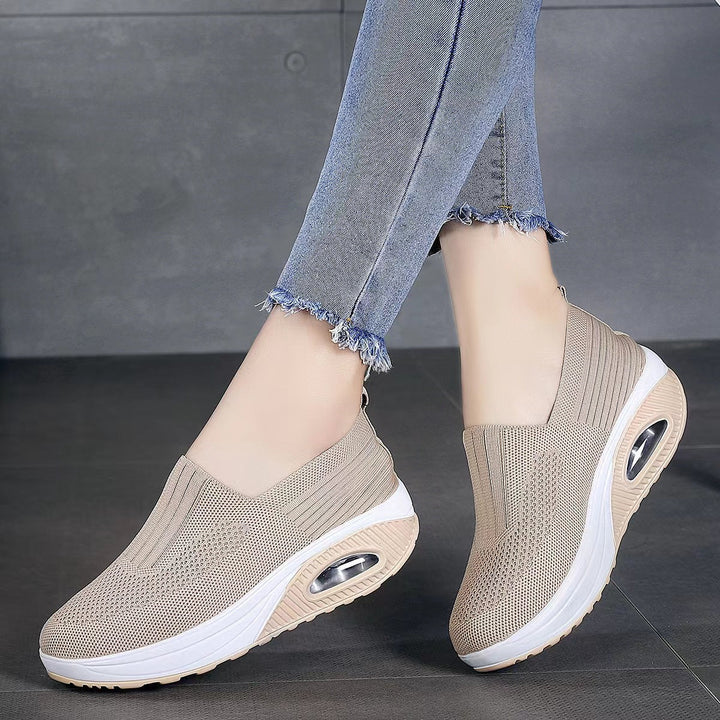 Calzature donna slip-on con supporto arco plantare. Sneakers comode e antiscivolo, perfette per ogni outfit.