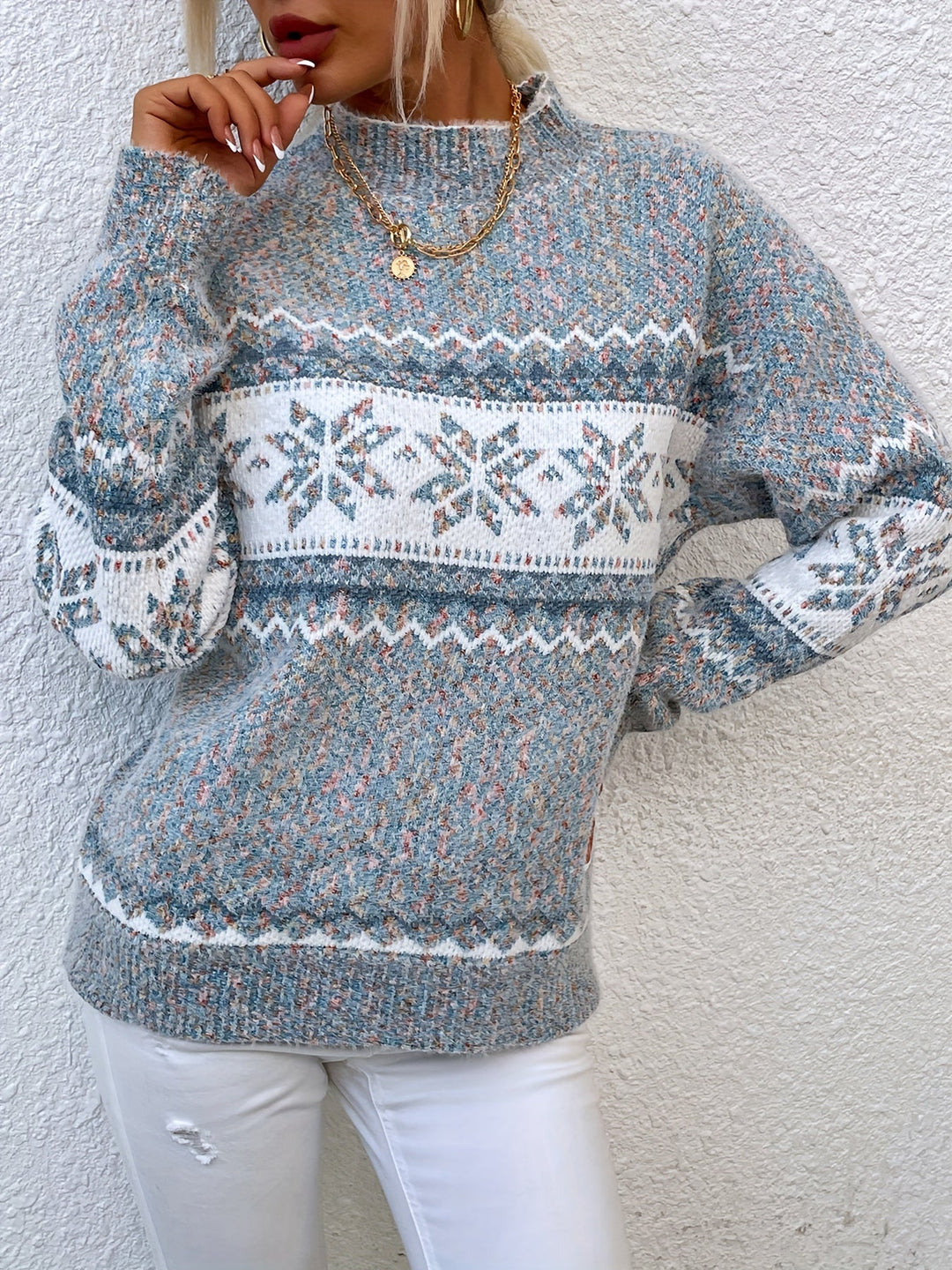 Maglia calda donna grigia, collo alto, fiocchi di neve, ideale per comfort e freddo.